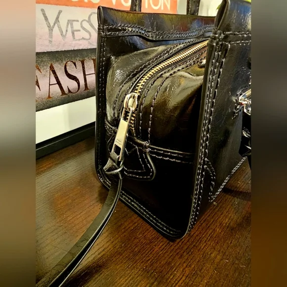 Marc JacobsBlack Leather Satchel.